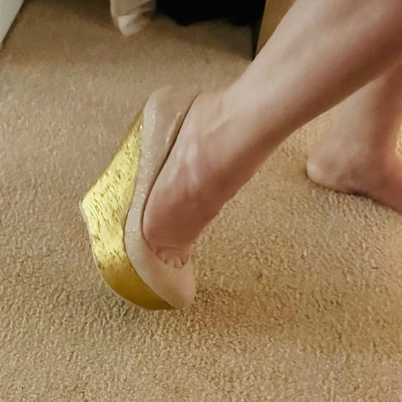 Gold platforms tan cotton fabric with gold - Picture 2 of 7